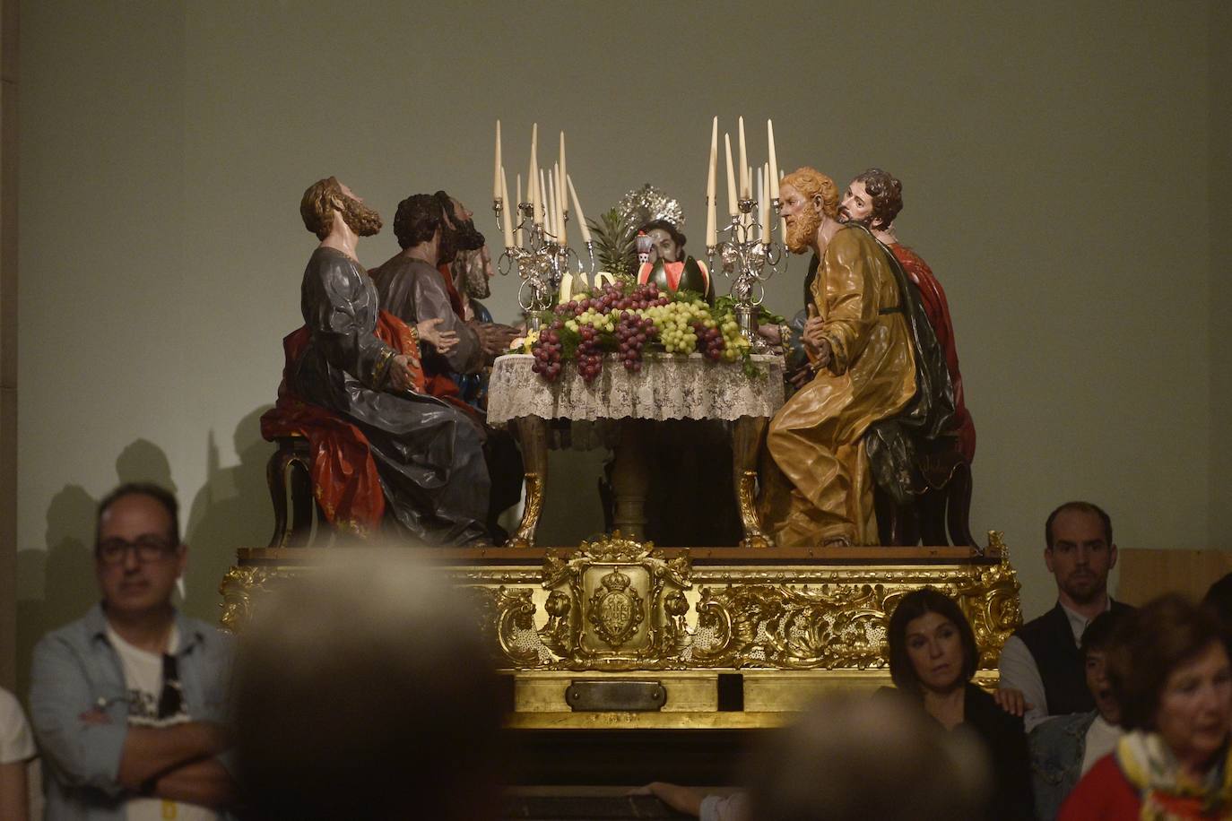 Visitantes disfrutan de los pasos de Salzillo antes del Viernes Santo