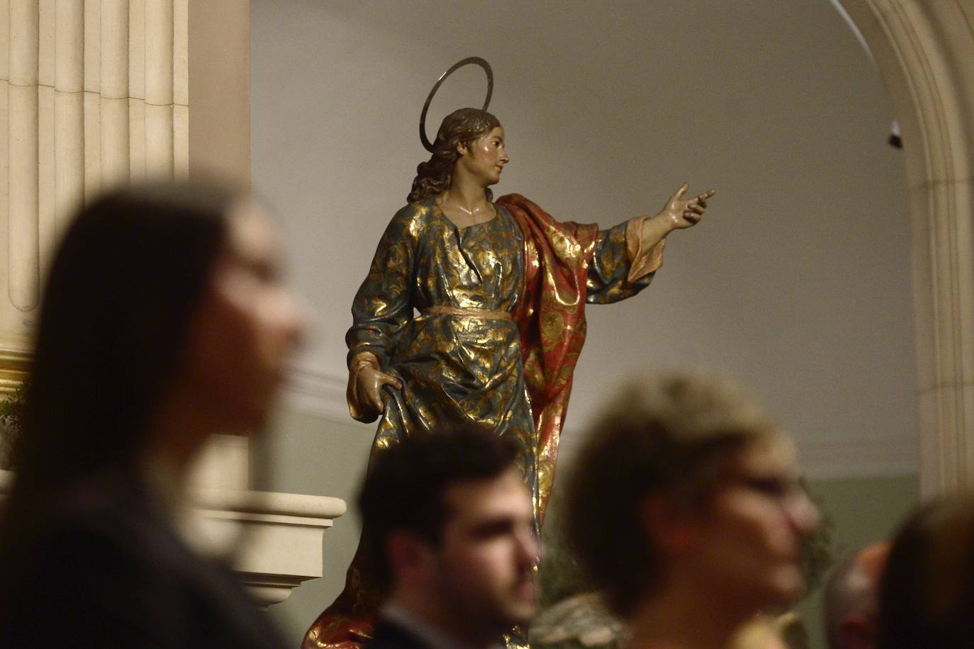 Visitantes disfrutan de los pasos de Salzillo antes del Viernes Santo