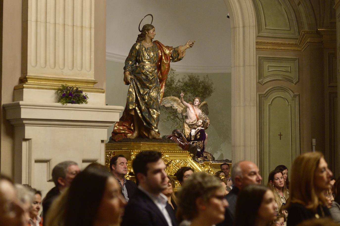 Visitantes disfrutan de los pasos de Salzillo antes del Viernes Santo