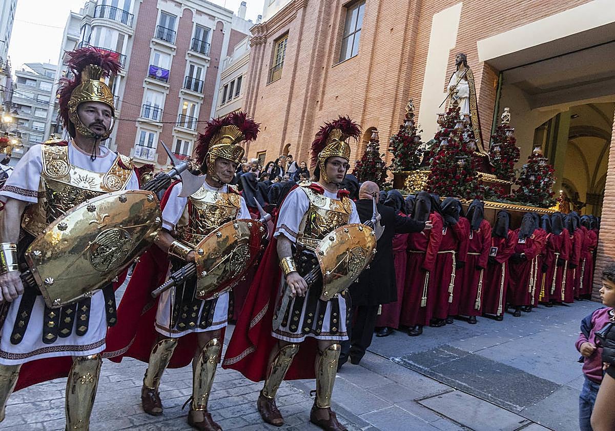Un Jueves Santo de preparativos en Cartagena