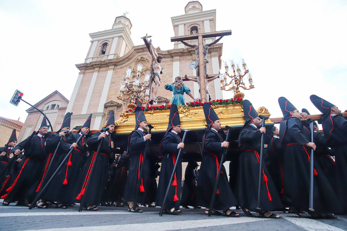 La procesión de la Soledad del Calvario de Murcia, en imágenes