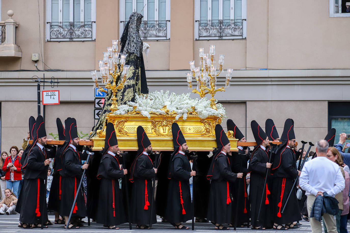 La procesión de la Soledad del Calvario de Murcia, en imágenes