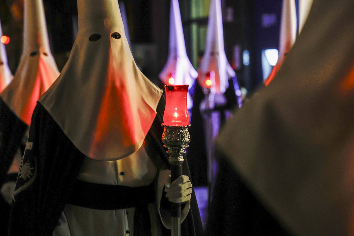 La procesión del Silencio de Cartagena, en imágenes