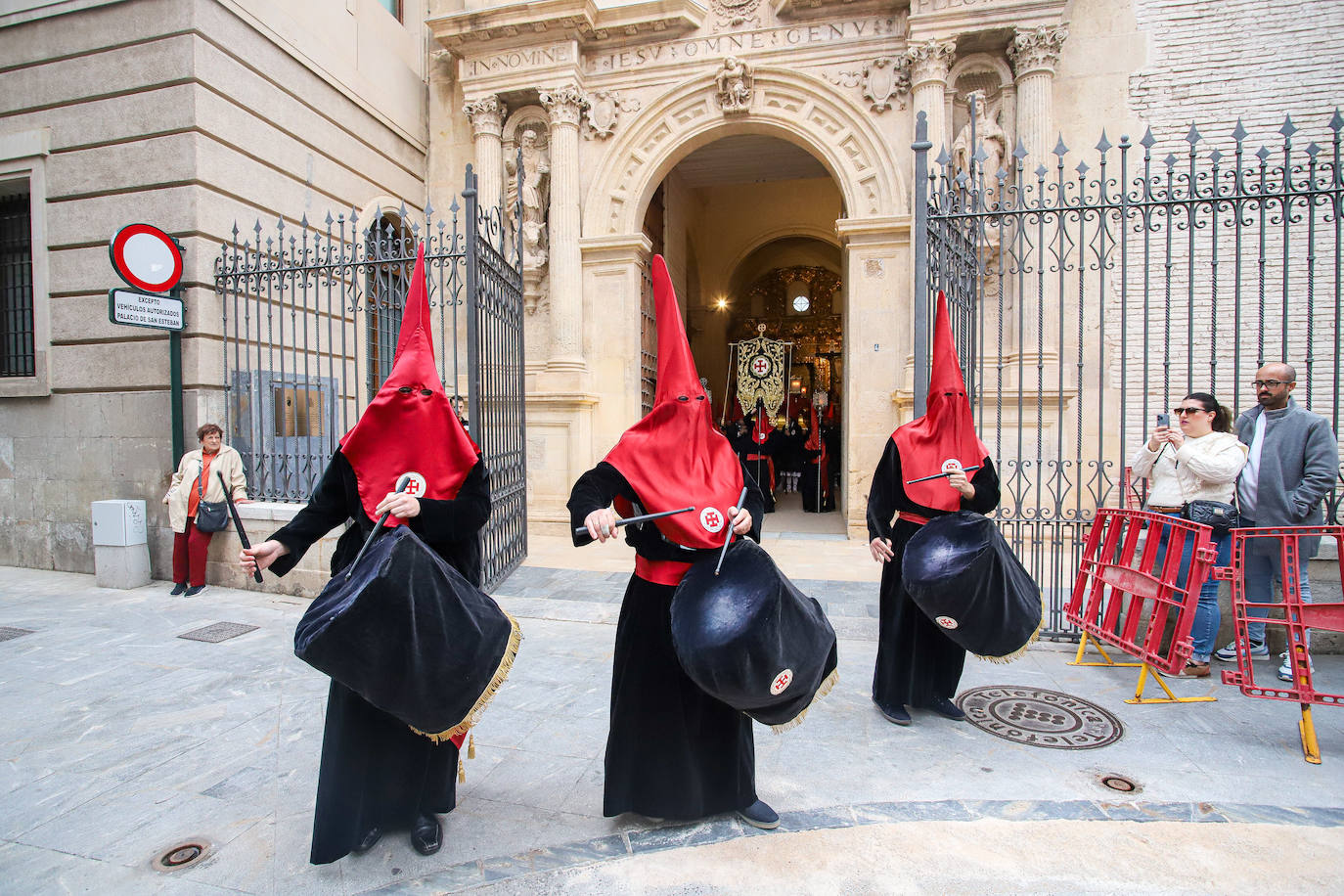 Las cofradías de la Misericordia, de Servitas y del Santo Sepulcro cierran el Viernes Santo