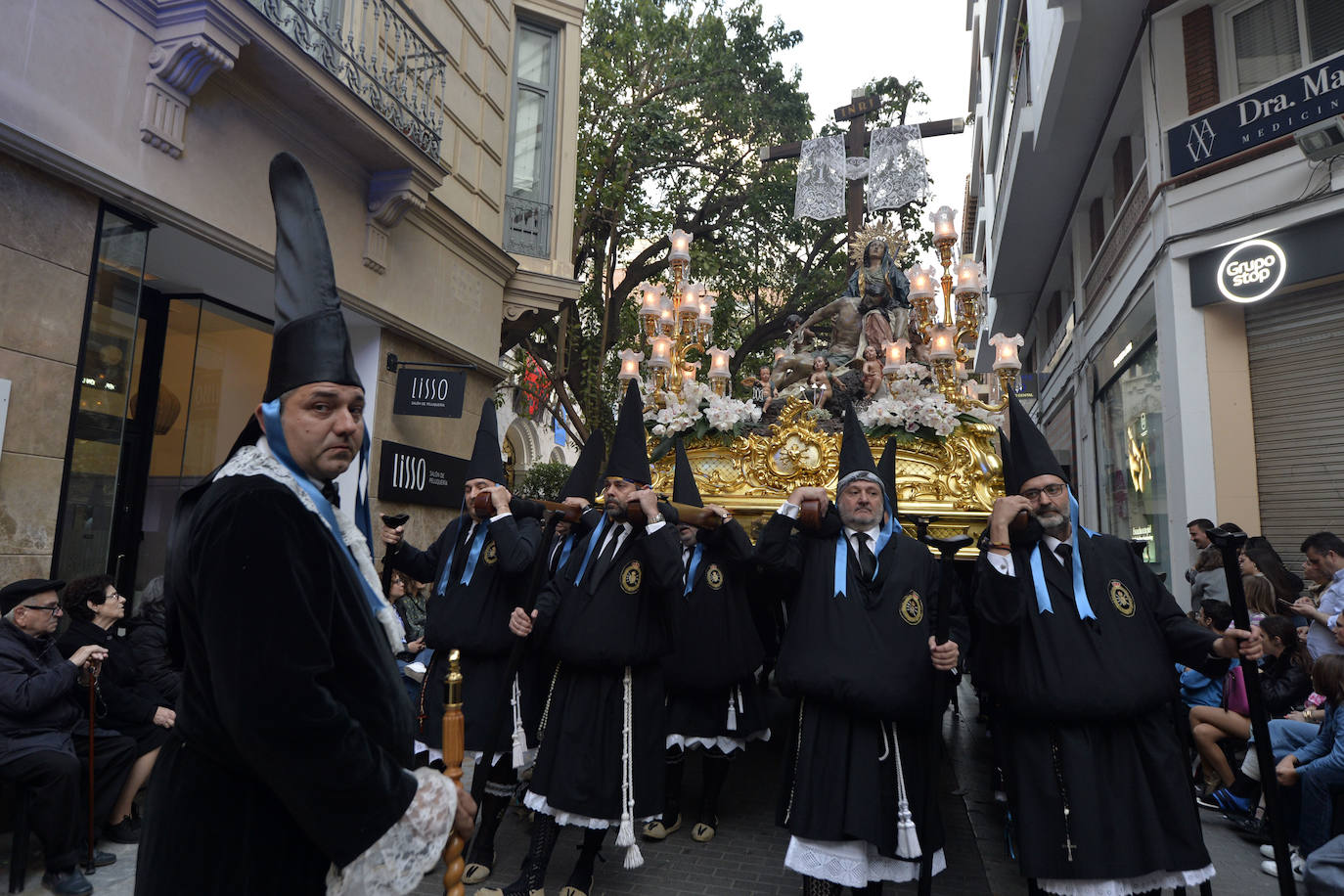 Las cofradías de la Misericordia, de Servitas y del Santo Sepulcro cierran el Viernes Santo