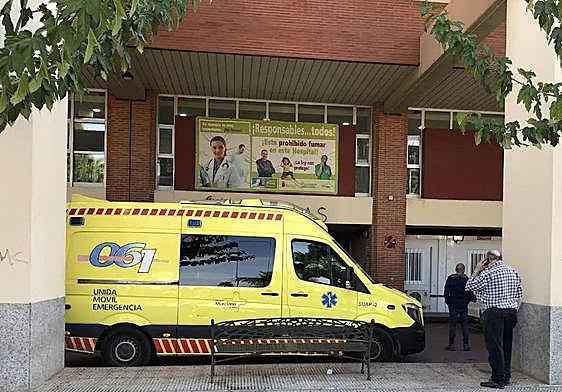 Puerta de Urgencias del hospital Virgen de la Arrixaca, en una imagen de archivo.