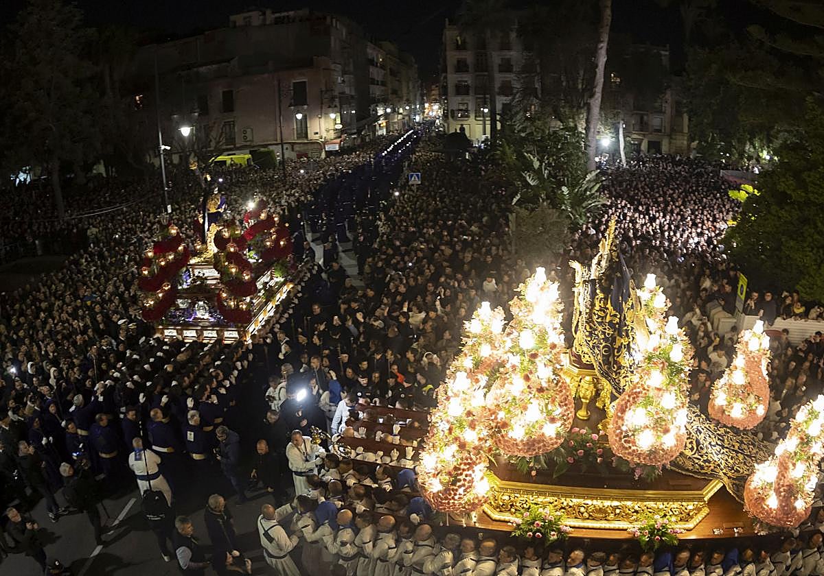 El Jesús Nazareno y la Dolorosa, en el Encuentro, esta madrugada en Cartagena.