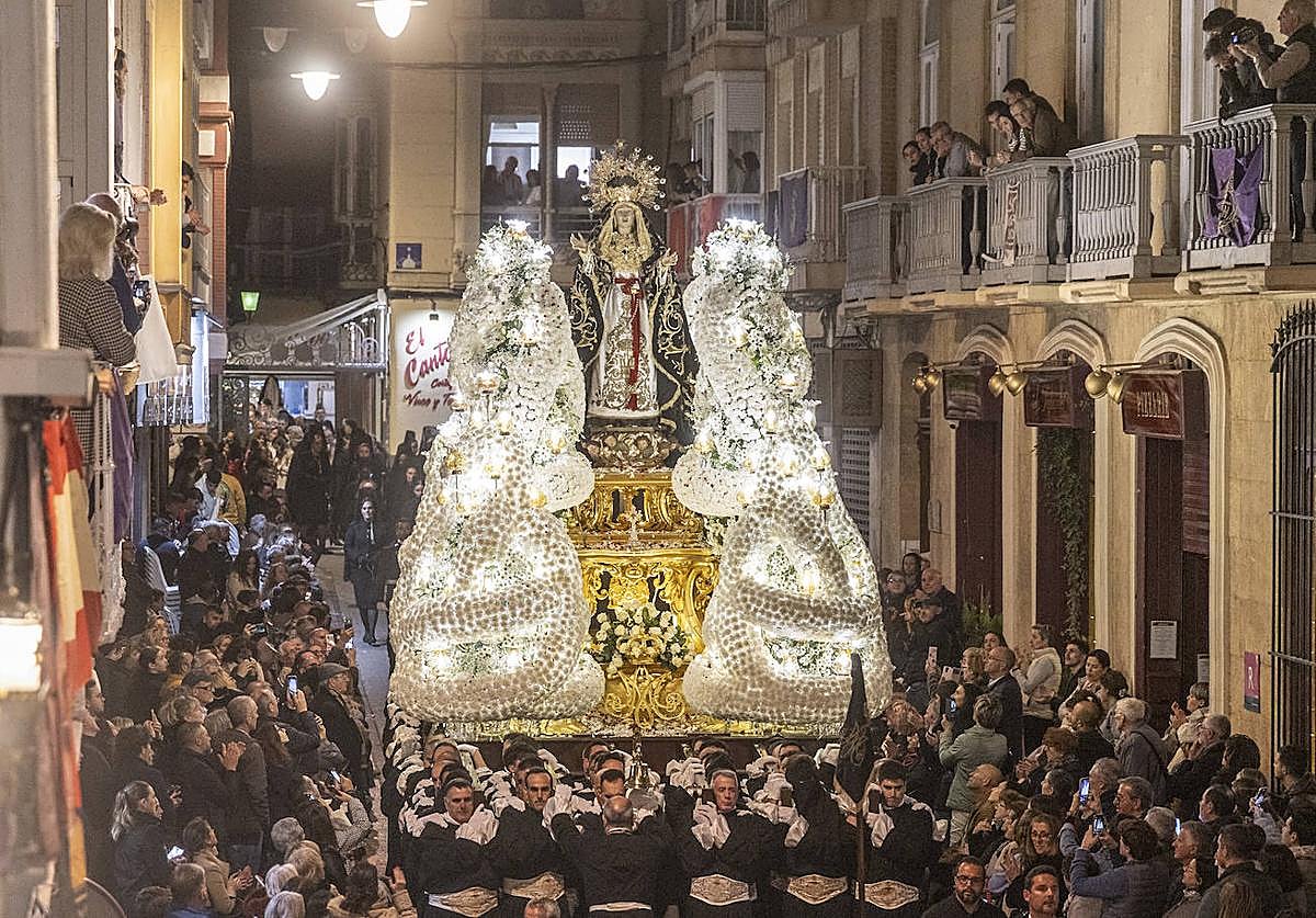 Cartagena se tiñe de luto en el Santo Entierro marrajo