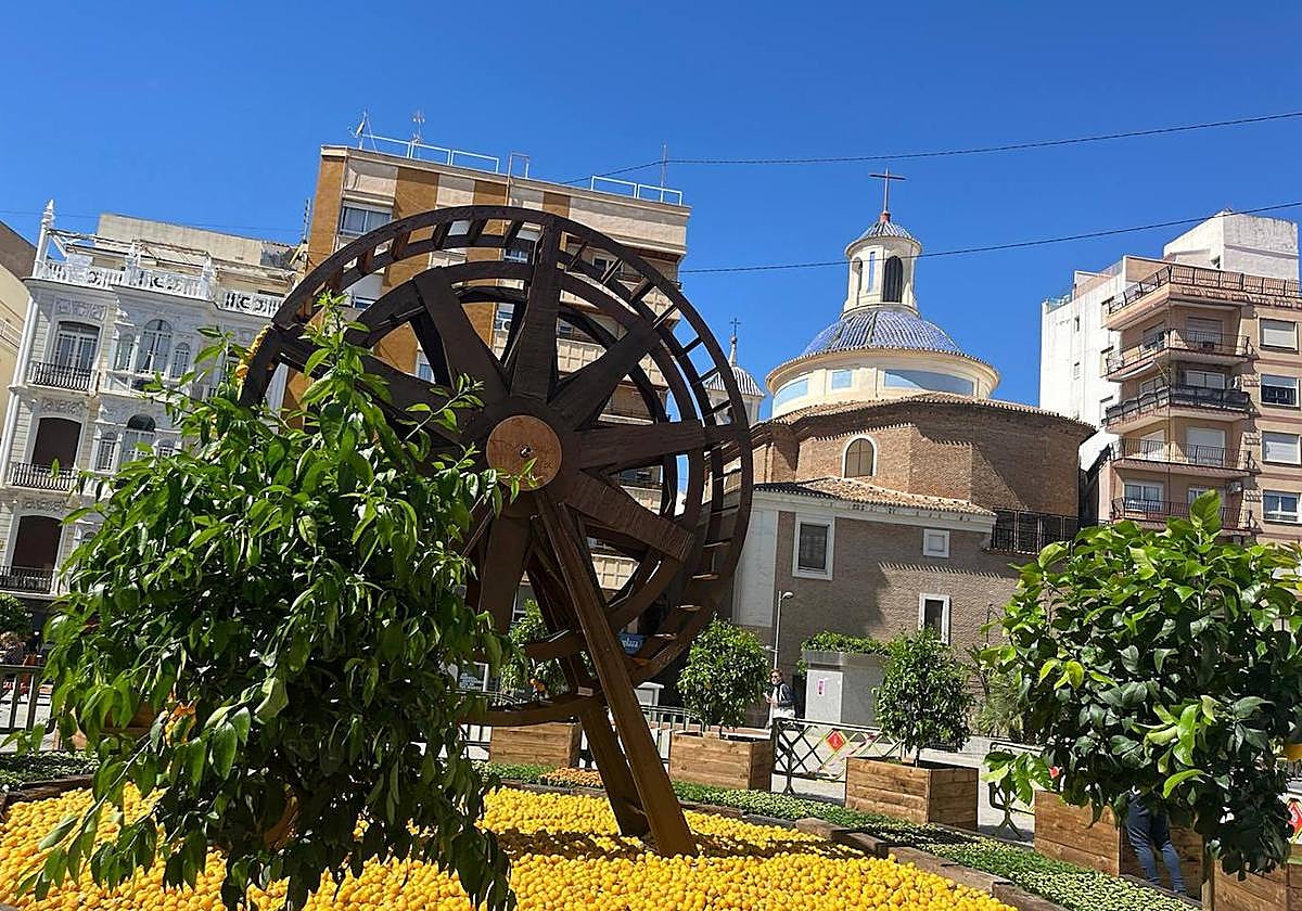 Uno de los monumentos florales dispuestos en la ciudad.