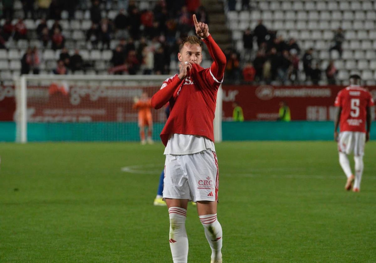 El Real Murcia apela a la heróica para agarrarse a la lucha por el &#039;playoff&#039;