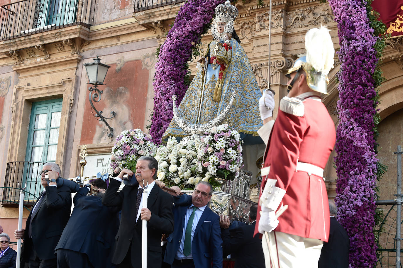 Las imágenes de la ofrenda floral a la Virgen de la Fuensanta