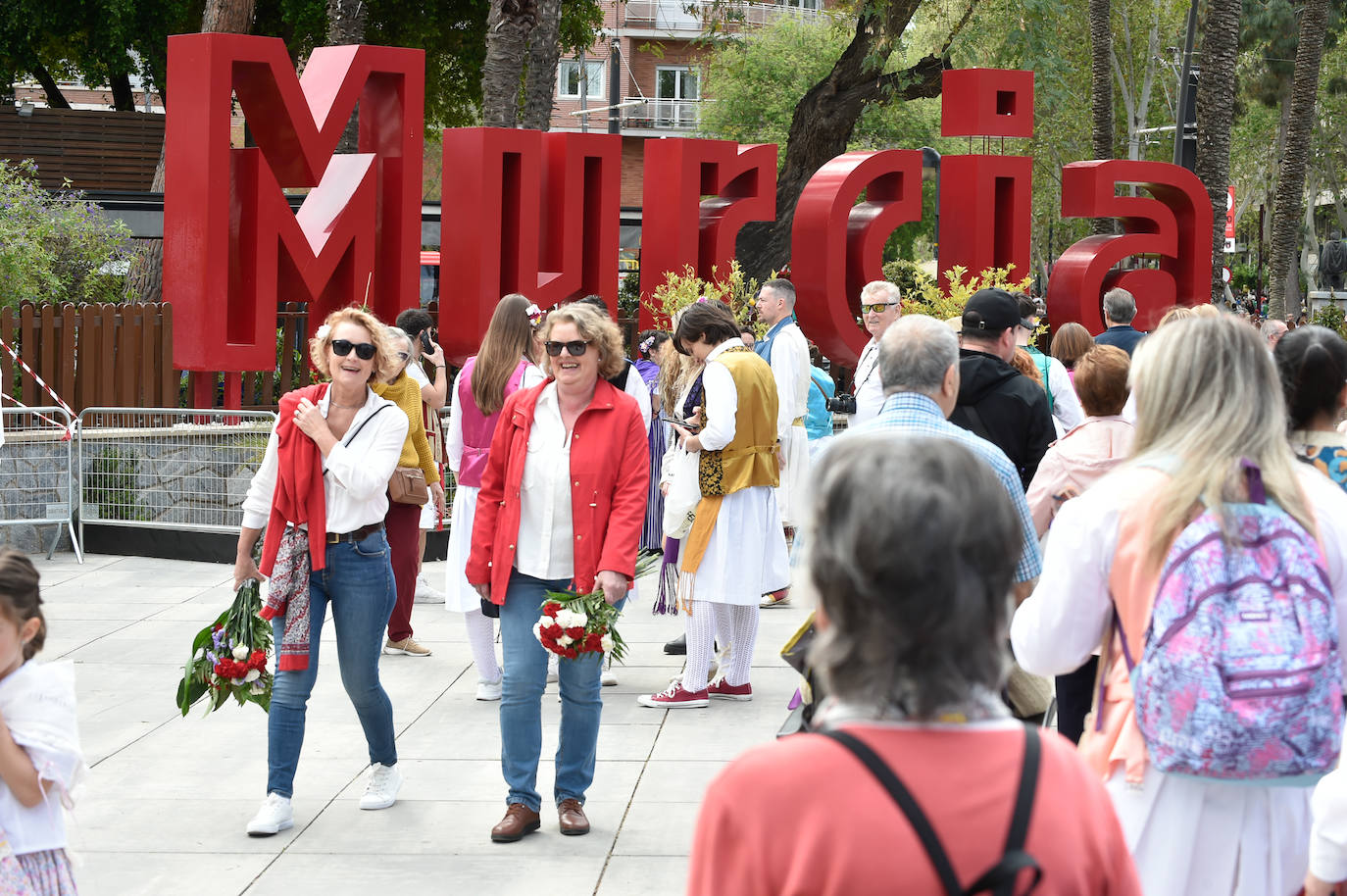 Las calles de Murcia rebosan en el Bando de la Huerta