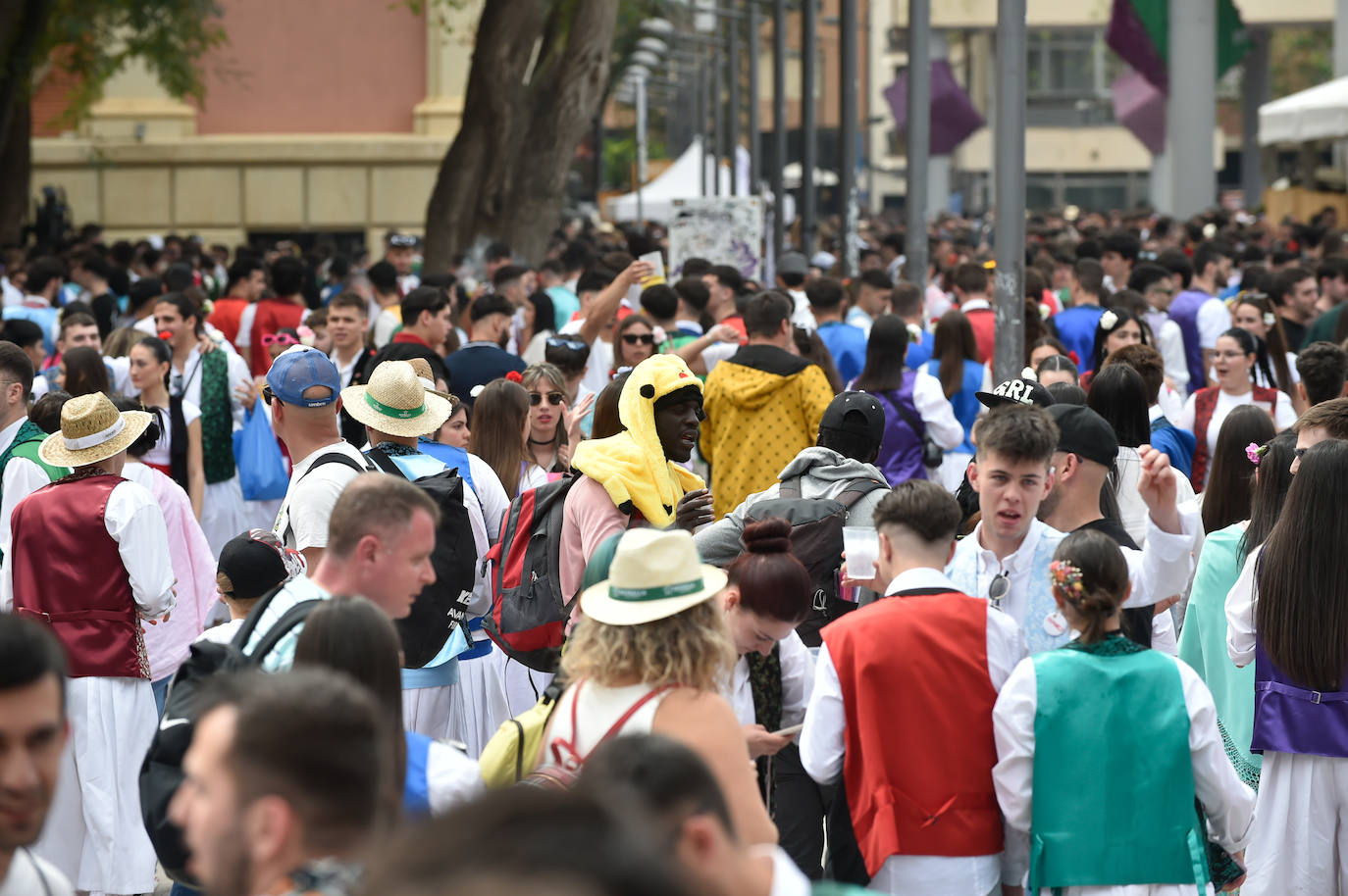 Las calles de Murcia rebosan en el Bando de la Huerta