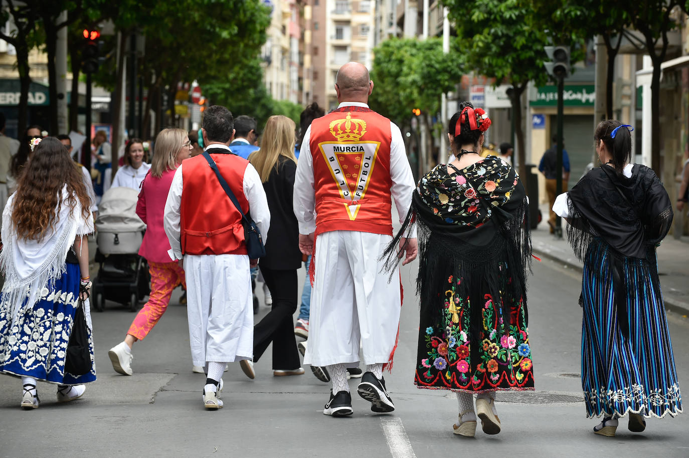 Las calles de Murcia rebosan en el Bando de la Huerta