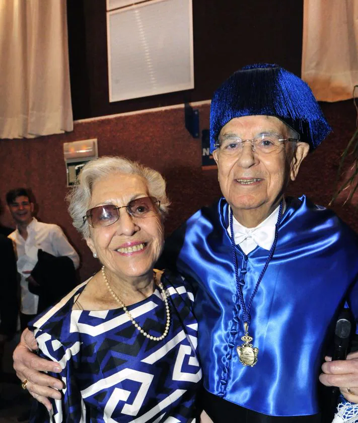 Secondary image 2 - Raimundo presented Pedro Subijana, a great friend, with the National Award for Gastronomic Merit awarded by the Murcia Gastronomic Region 2019. In his last public appearance with Ballesta in 2023 at the inauguration of the Gaya exhibition of his works at the Museum Ramon Gaya.  With his wife on the day he was awarded an honorary doctorate in 2017.