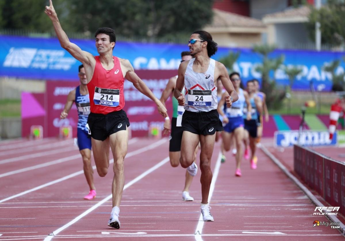 Mechaal se impone a Katir en la final de los 1.500 metros del Campeonato de España al aire libre disputado el pasado verano en Torrent (Valencia).