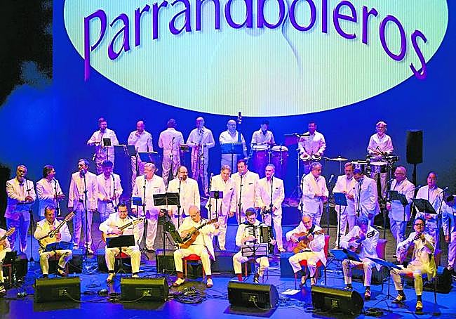 Actuación de Parrandboleros. El grupo actúa con motivo del XXXV Certamen Internacional de Tunas.