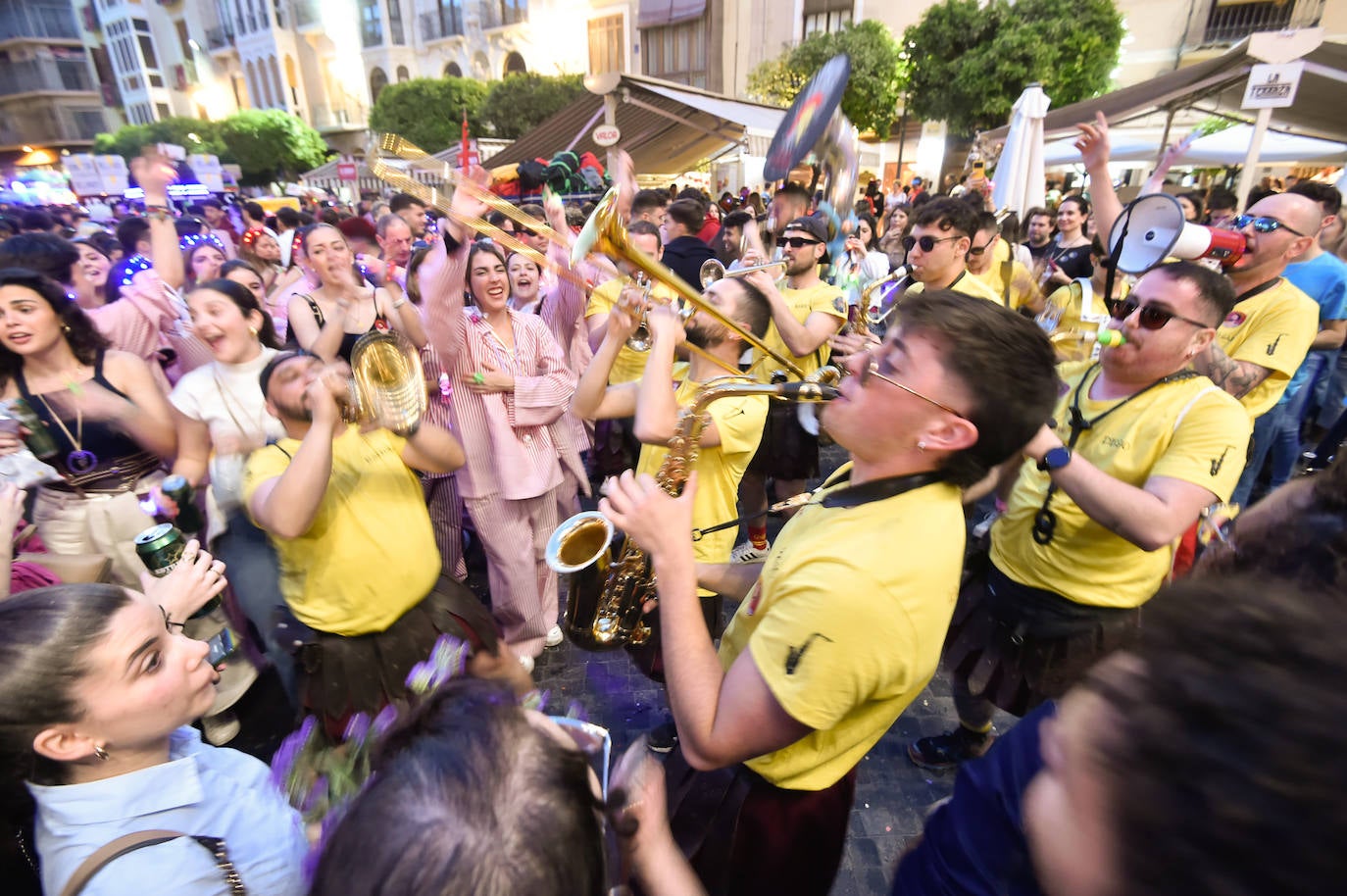 Las imágenes del desfile de la llegada de la Sardina a Murcia