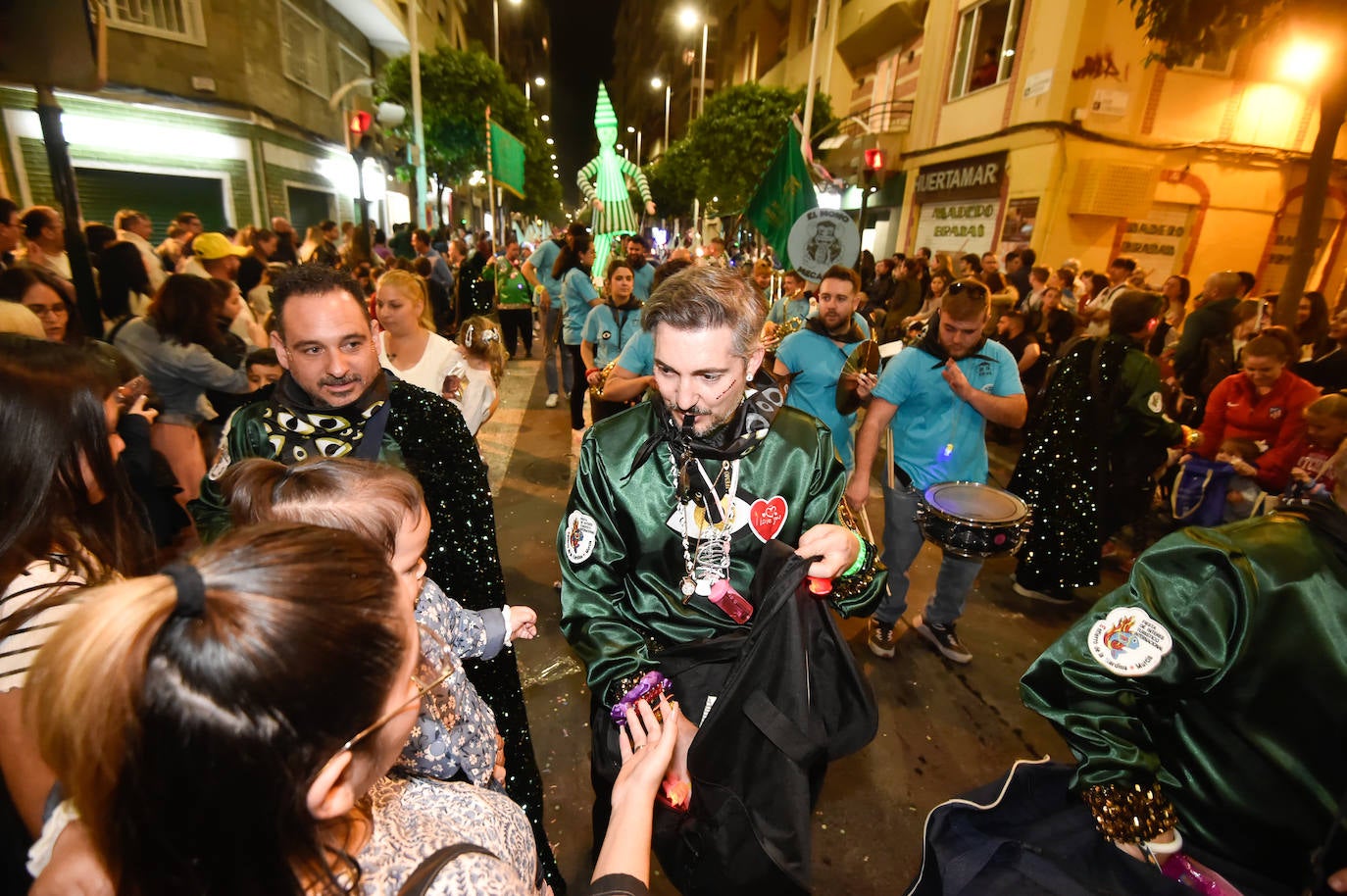 Las imágenes del desfile de la llegada de la Sardina a Murcia