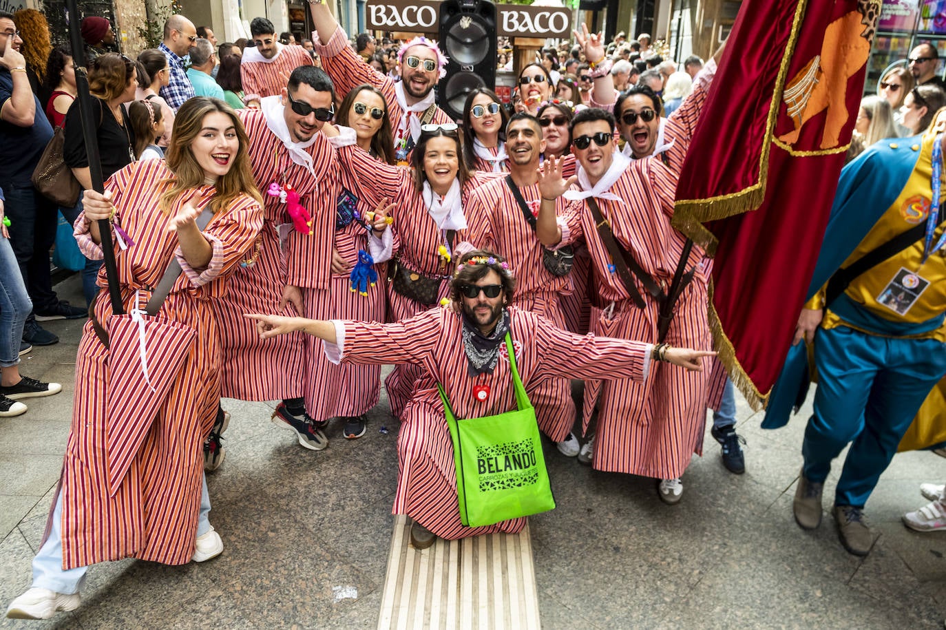 El pasacalles y desfile de Doña Sardina, en imágenes