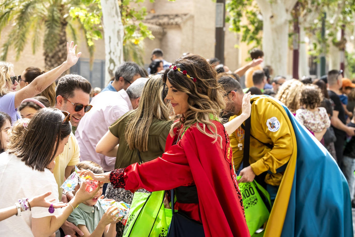 El pasacalles y desfile de Doña Sardina, en imágenes