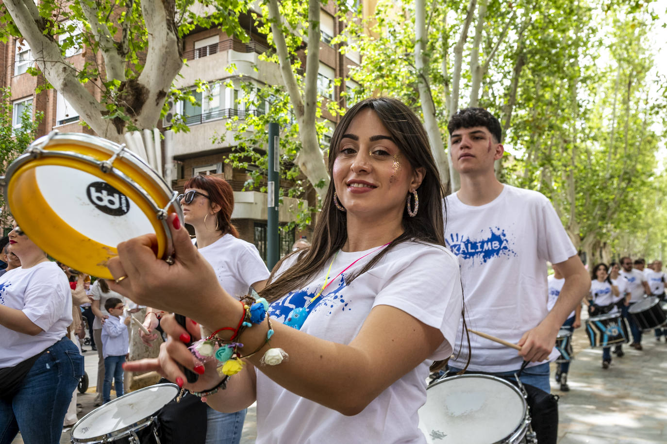 El pasacalles y desfile de Doña Sardina, en imágenes