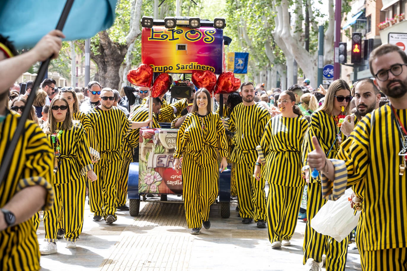 El pasacalles y desfile de Doña Sardina, en imágenes