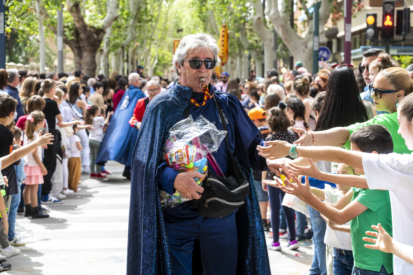 El pasacalles y desfile de Doña Sardina, en imágenes