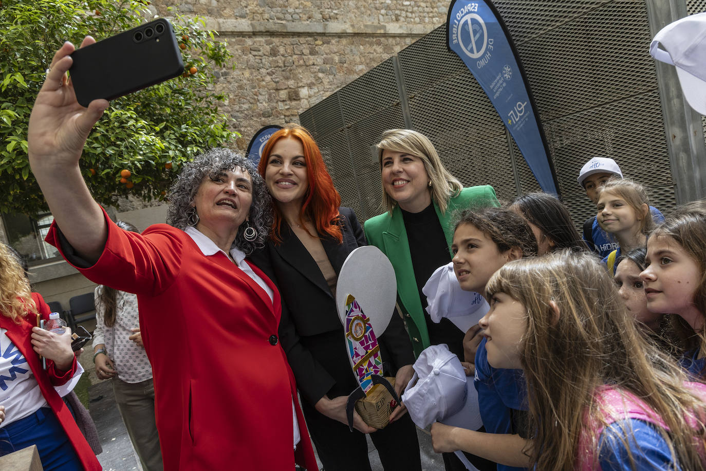 La primera astronautra española, Sara García, visita la UPCT