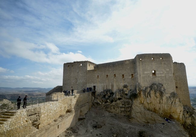 Fortaleza de Mula, sobre el promontorio que domina la localidad.