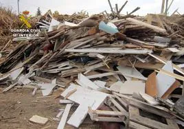 Residuos de madera encontrados por la Guardia Civil en la empresa de Alcantarilla.