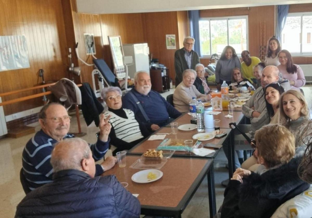 Miembros de la asociación local de párkinson en una de sus últimas reuniones.