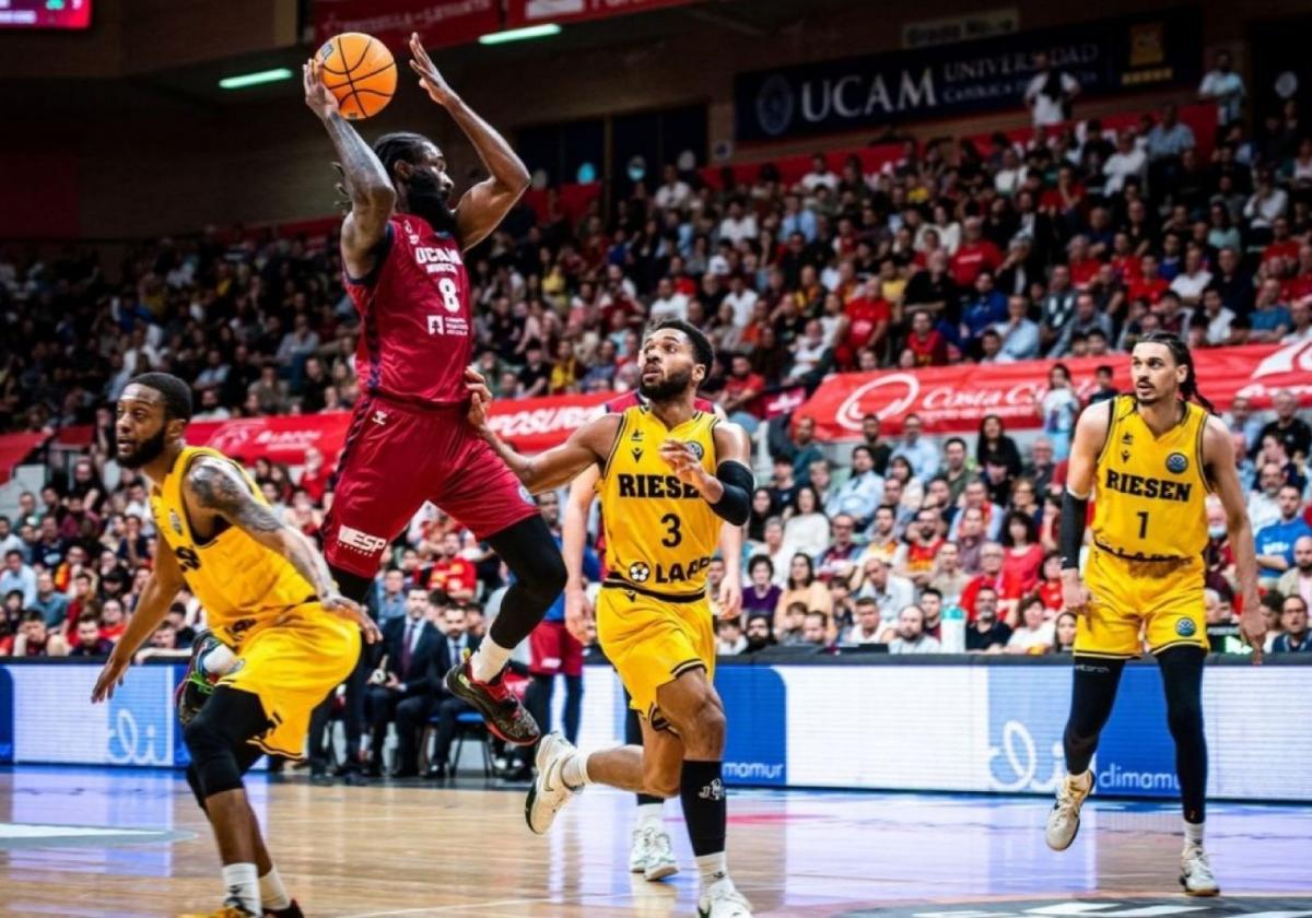 Howard Sant-Roos, en una acción del UCAM-Riesen disputado la semana pasada.