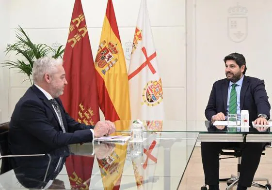 El alcalde de Mazarrón, Ginés Campillo, y el presidente de la Comunidad Autónoma, Fernando López Miras, ayer en San Esteban.