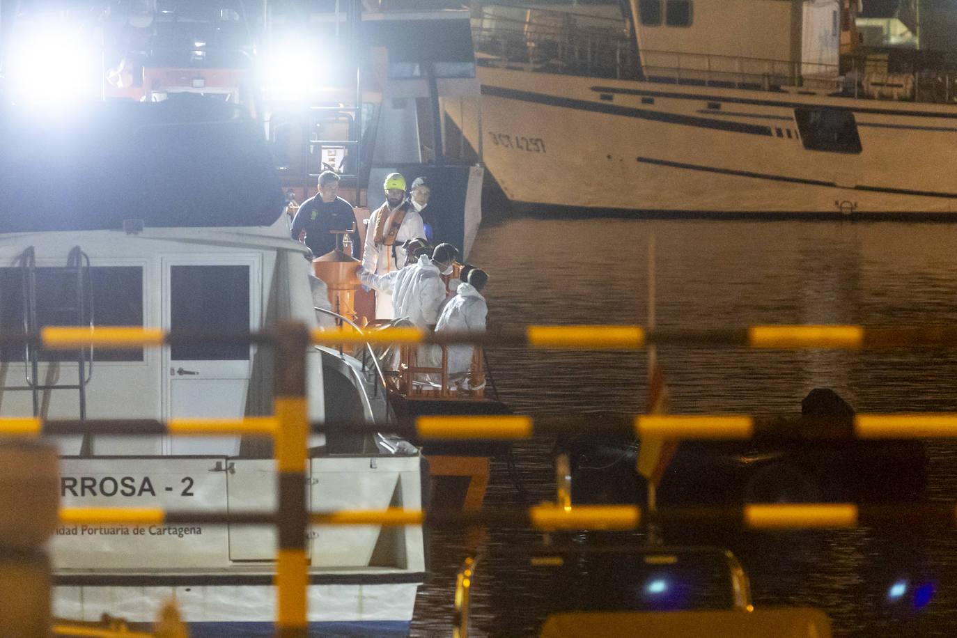 Cuatro cadáveres en una embarcación a 11 millas de Cartagena