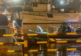 Cuatro cadáveres en una embarcación a 11 millas de Cartagena