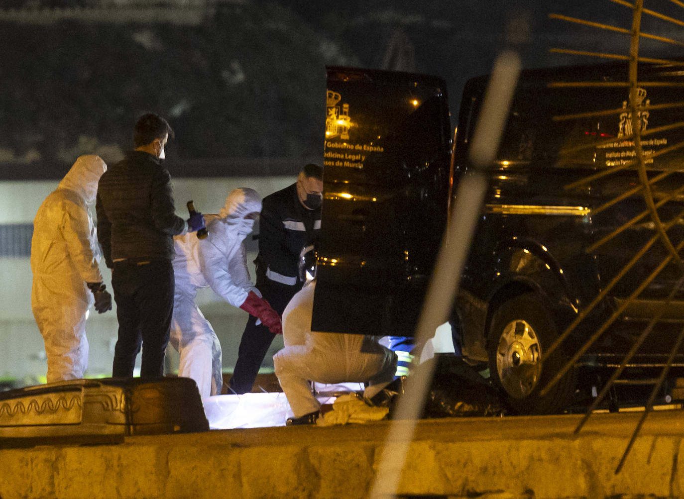 Cuatro cadáveres en una embarcación a 11 millas de Cartagena