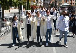 Reyes e Infantes cristianos encabezan el cortejo de su bando, este sábado, junto a la glorieta en Caravaca.