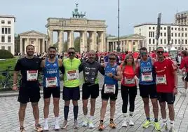 Grupo de corredores durante su participación en el medio maratón de Berlín.