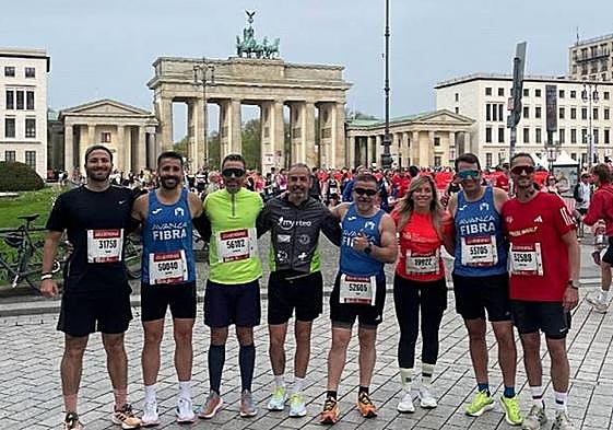 Grupo de corredores durante su participación en el medio maratón de Berlín.
