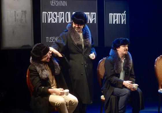 Mario Salas de Rueda (Masha), Marcos Montagud (Irina) y José ortuño (Olga), en el estreno de la obra en el TCM.