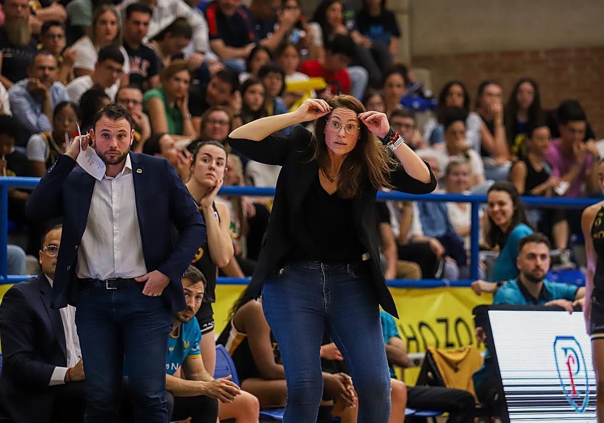 Anna Montañana, durante el partido del pasado domingo frente al Cadí La Seu disputado en el pabellón Fausto Vicent.