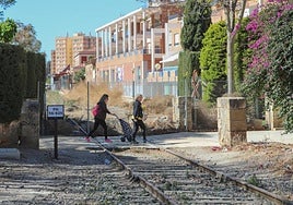 Edificios junto a las vías del tren, en la zona afectada por el soterramiento.
