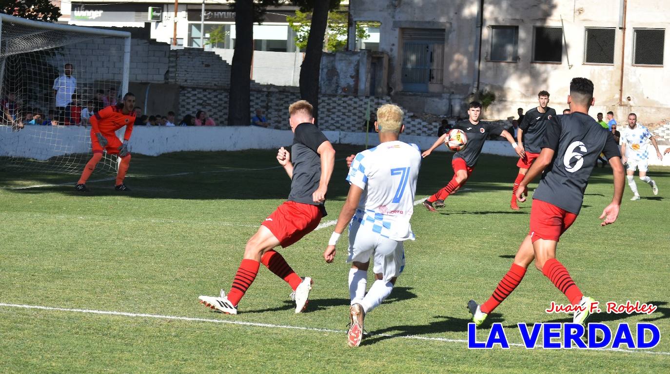El Caravaca saca músculo frente al Racing Murcia