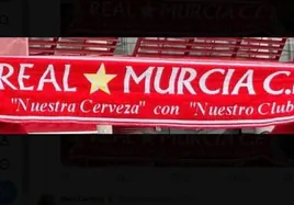 Buscan una bufanda del Real Murcia perdida en La Rosaleda este domingo.