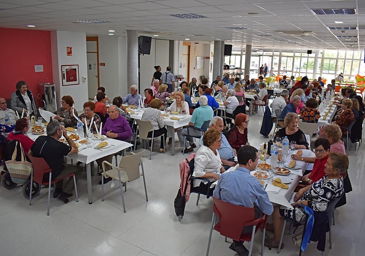 Comida de convivencia celebrada este domingo.