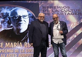 Manuel Díaz Burgos y José María Rodríguez, con el premio.