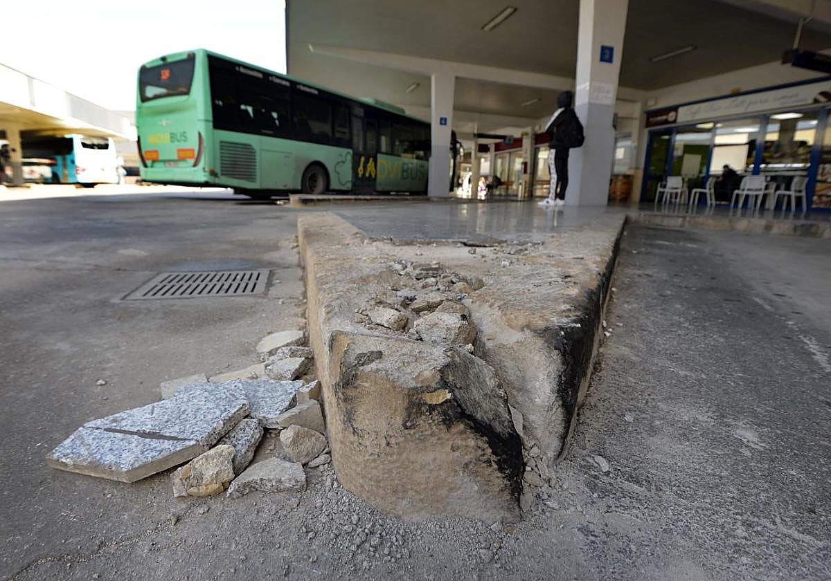 Imagen del mal estado en el que se encuentra la estación de autobuses de Murcia.