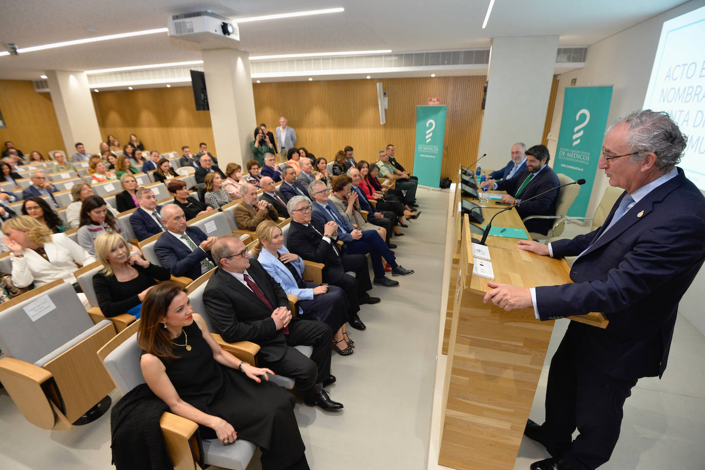 Miralles renueva al frente del Colegio Oficial de Médicos de la Región de Murcia