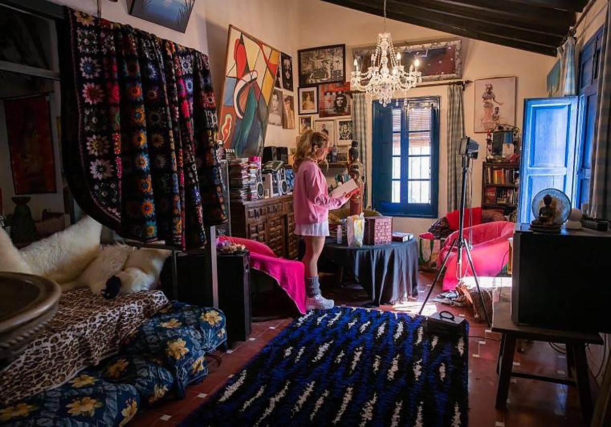 Love Wesenauer paseo por el interior de Finca Langostina, durante una visita a la misma del concejal de Urbanismo el mes pasado.